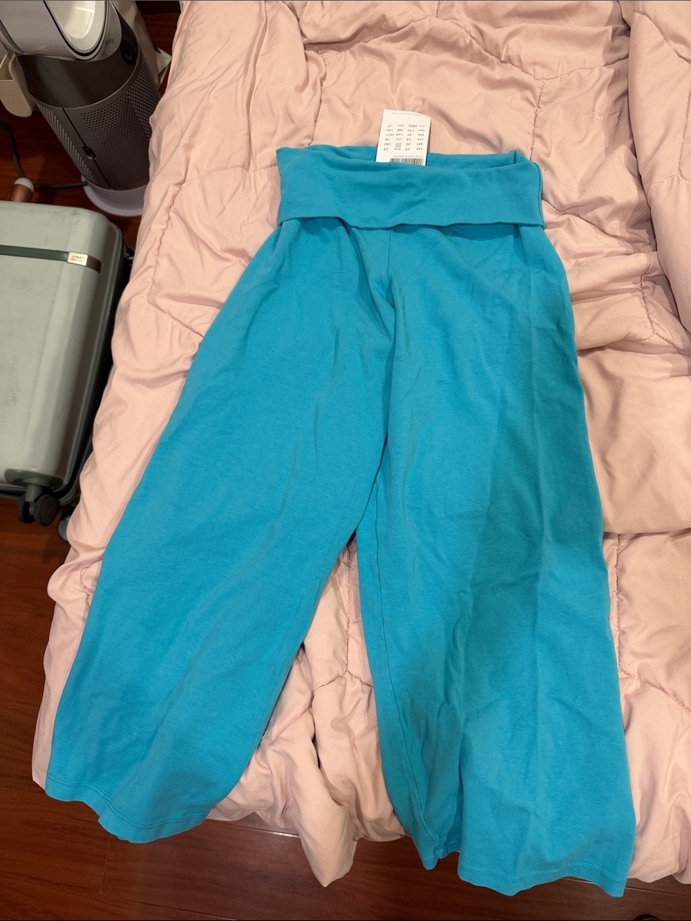 Brandy Melville Priscilla Capri Pants